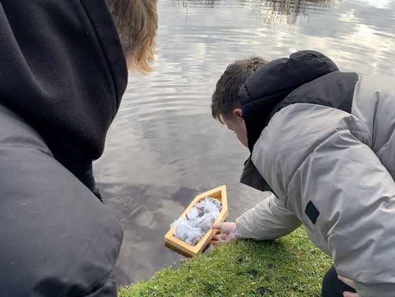 Seminarfach „Schiffbau“ testet selbstgebaute Schiffe „auf kleiner Fahrt“ Seminarfach „Schiffbau“ testet selbstgebaute Schiffe „auf kleiner Fahrt“