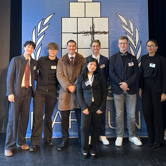 Planspiel „MarMUN“ 2025 zu den Vereinten Nationen im Jahrgang 13 Planspiel „MarMUN“ 2025 zu den Vereinten Nationen im Jahrgang 13