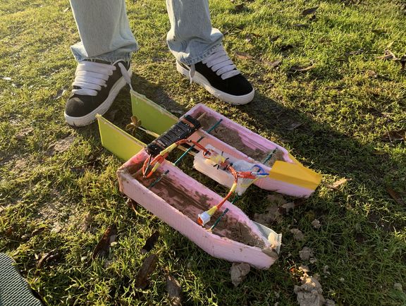 Seminarfach „Schiffbau“ testet selbstgebaute Schiffe „auf kleiner Fahrt“ Seminarfach „Schiffbau“ testet selbstgebaute Schiffe „auf kleiner Fahrt“