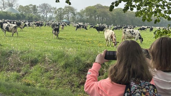 Klasse 5a und 5c zu Besuch auf dem Engelnhof in Papenburg Klasse 5a und 5c zu Besuch auf dem Engelnhof in Papenburg