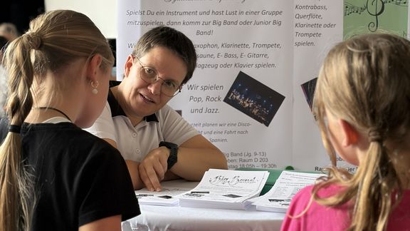 AG-Vorstellung 2026: „Markt der Möglichkeiten“ am Gymnasium Papenburg AG-Vorstellung 2026: „Markt der Möglichkeiten“ am Gymnasium Papenburg