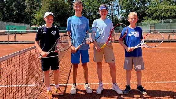 Jungen erreichen beim Tennis 2. Platz im Bezirksentscheid
