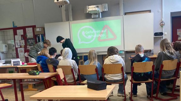 Medienscouts vermitteln 2025 in Grundschulen sicheres Verhalten im Netz Medienscouts vermitteln 2025 in Grundschulen sicheres Verhalten im Netz