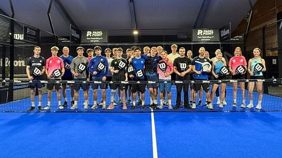 Sportleistungskurse des Jahrgangs 12 entdecken die Trendsportart Padel Sportleistungskurse des Jahrgangs 12 entdecken die Trendsportart Padel