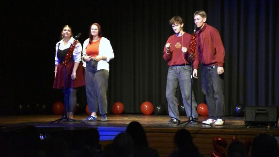 JUZ-TV: Talentshow in der vollbesetzten Aula des Gymnasiums Papenburg