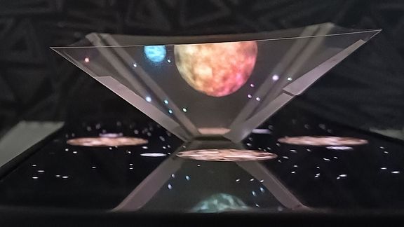 Physikkurs aus Jahrgang 12 baut eigene Hologrammprojektoren Physikkurs aus Jahrgang 12 baut eigene Hologrammprojektoren