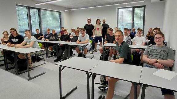 Schule meets Stadtrat – Klasse 11c entdeckt Kommunalpolitik aus erster Hand Schule meets Stadtrat – Klasse 11c entdeckt Kommunalpolitik aus erster Hand