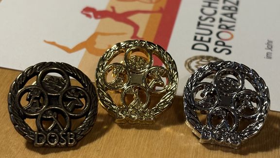 Erfolgreiche Sportabzeichen-Abnahme am Gymnasium Papenburg Erfolgreiche Sportabzeichen-Abnahme am Gymnasium Papenburg