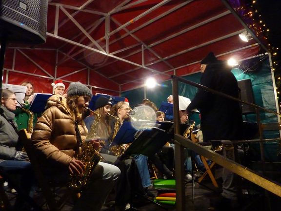 Bläserklasse und die Big Bands spielen wieder auf dem Weihnachtsmarkt