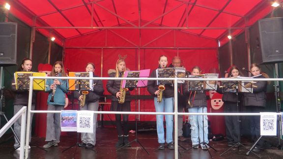 Bläserklasse und die Big Bands spielen wieder auf dem Weihnachtsmarkt