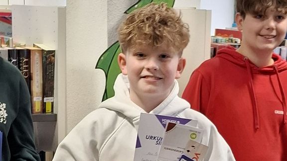 1. Platz für Max Stadler beim Kreisentscheid des Vorlesewettbewerbs 2025/26 1. Platz für Max Stadler beim Kreisentscheid des Vorlesewettbewerbs 2025/26