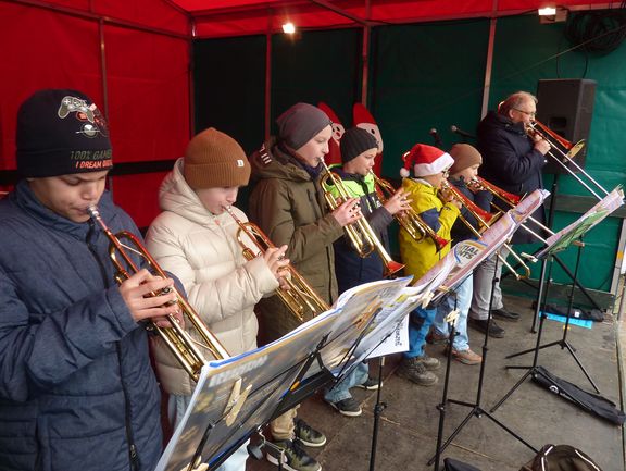 Bläserklasse und die Big Bands spielen wieder auf dem Weihnachtsmarkt